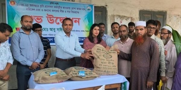 টাঙ্গাইলে ক্ষুদ্র ও প্রান্তিক কৃষকদের মধ্যে বীজ ও সার বিতরণ